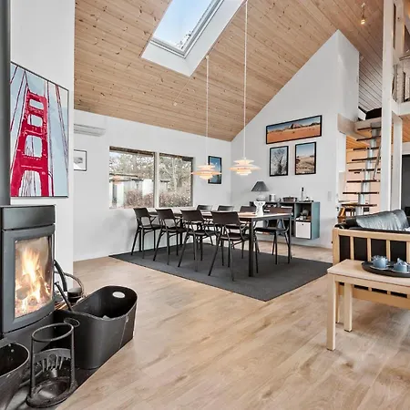 4 Bedroom Lovely In Allingåbro